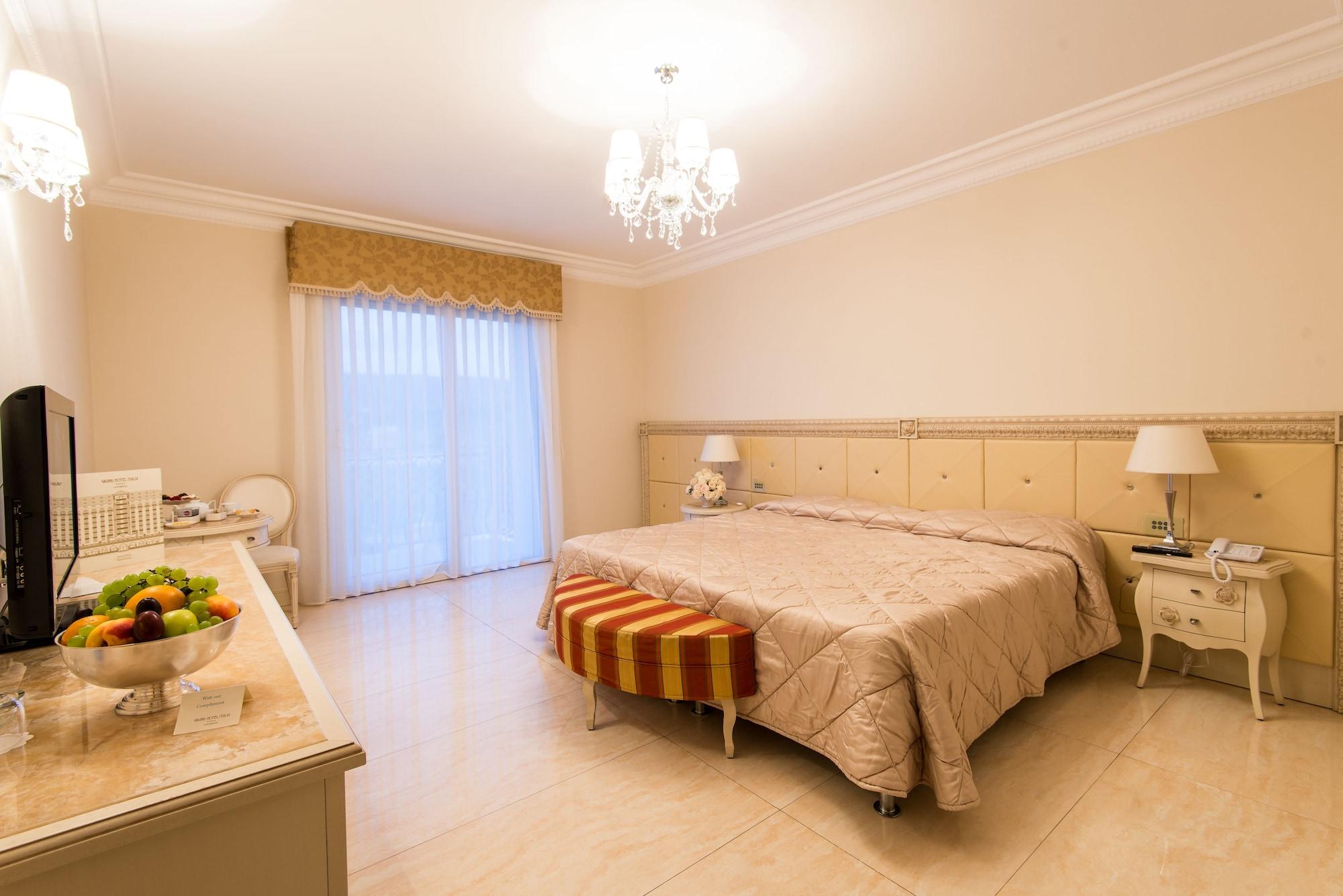 Grand Hotel Italia Клуж-Напока Экстерьер фото A bedroom