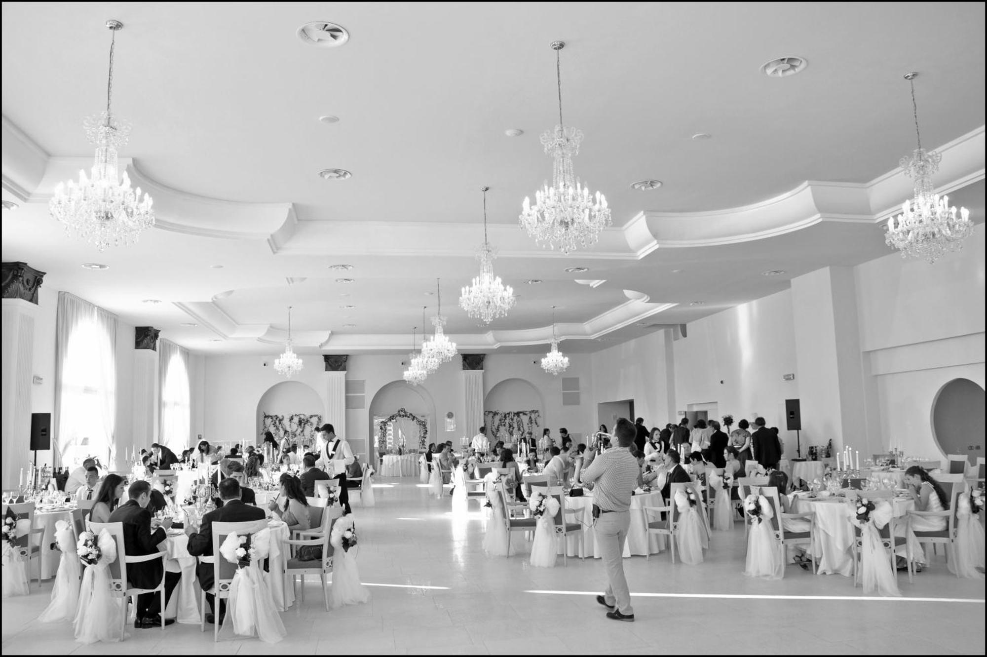 Grand Hotel Italia Клуж-Напока Экстерьер фото A wedding reception